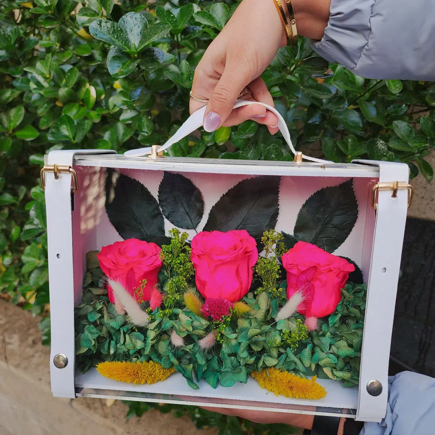 باکس چمدانی سه گله گل رز جاودان ( جاودان ) یلدا|گل و گیاه طبیعی|تهران, میدان ولیعصر|دیوار