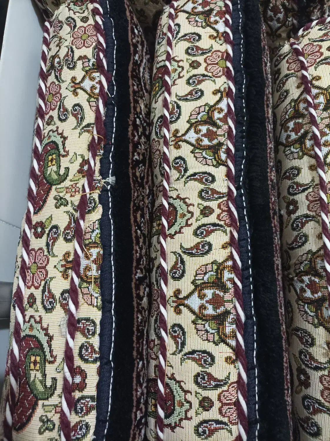 شش پشتی|پشتی|سروآباد, |دیوار