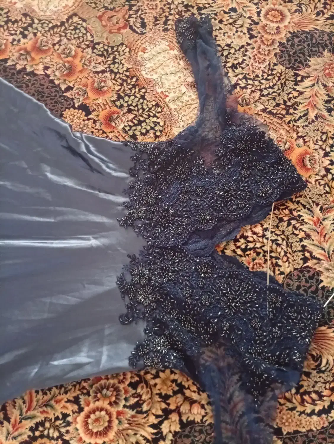 پیراهن مجلسی|لباس|پیشوا, |دیوار