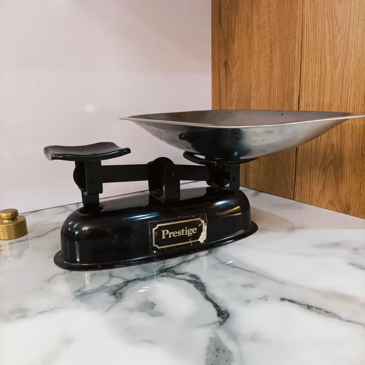 ترازوی یک وجبی قدیمی|کلکسیون اشیاء عتیقه|زنجان, |دیوار