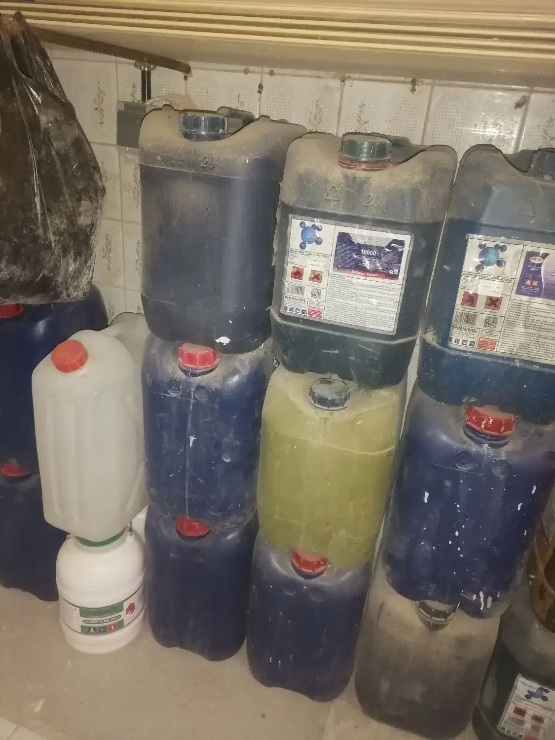 20 لیتری محکم و سالم|ظروف نگهدارنده، پلاستیکی، یکبارمصرف|قائن, |دیوار