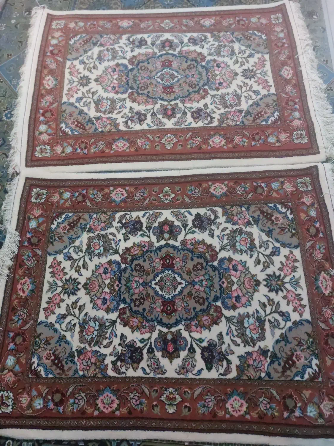 قالیچه دست بافت 1ونیم متری|فرش|شاهین‌شهر, سعدی جنوبی|دیوار