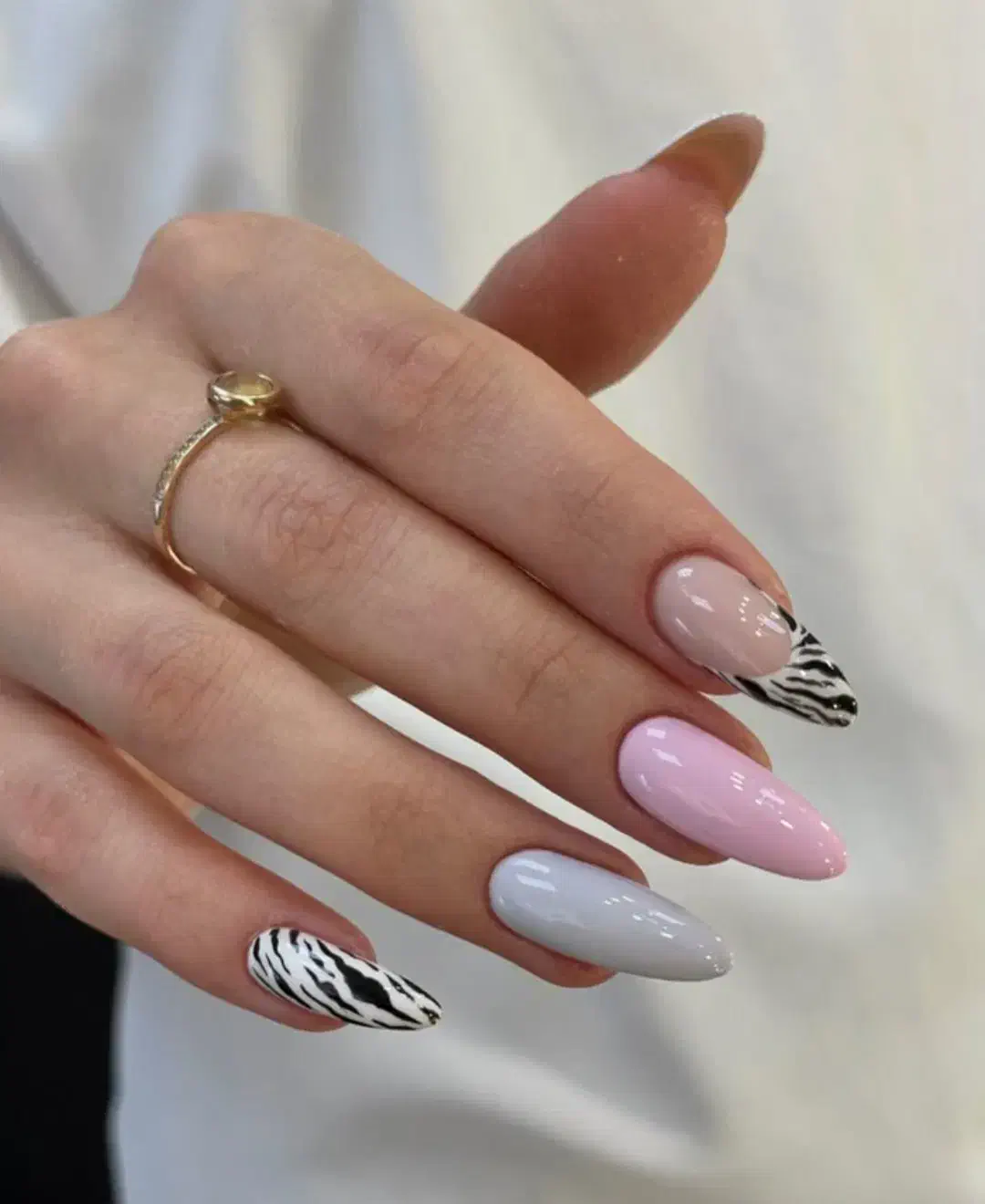 مدل کاشت و ژلیش ناخن|خدمات آرایشگری و زیبایی|اصفهان, رکن الدوله شرقی|دیوار