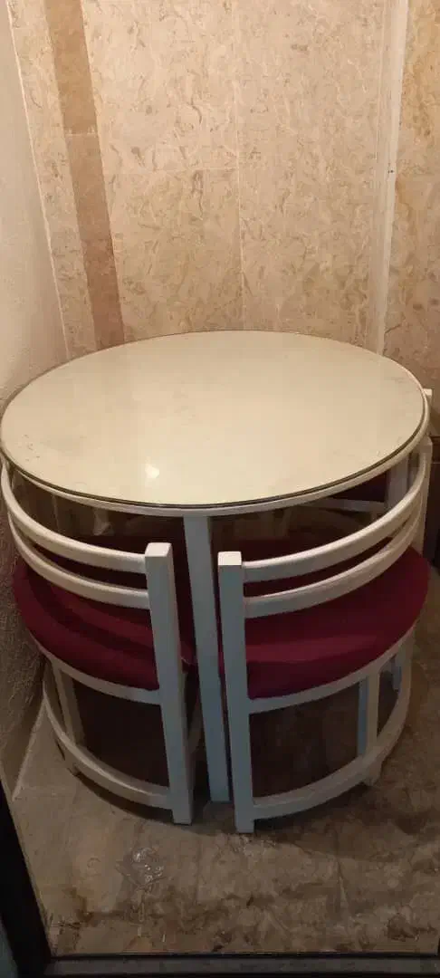 میز ناهار خوری گرد ۴ نفره|میز و صندلی غذاخوری|تهران, آشتیانی|دیوار