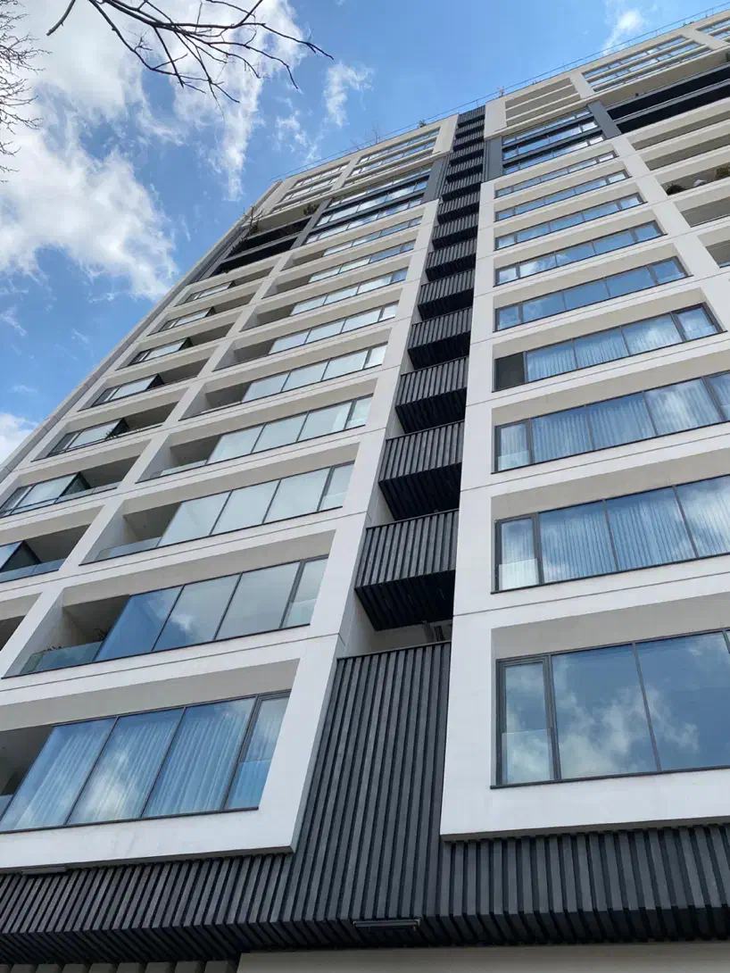 سعادت آباد  ۲۴ متری ساختمان برند ۲۹۰متر  ۳پارکینگ