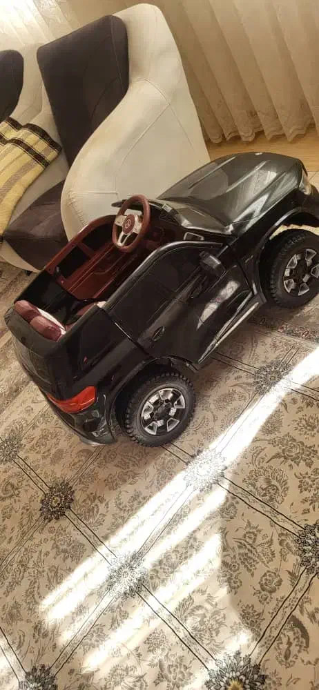 ماشین شارژی در حد نو|اسباببازی|ایلام, |دیوار