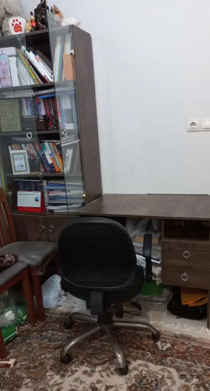کتابخانه و میز تحریر و صندلی چرخ دار|میز تحریر و کامپیوتر|اهواز, گلستان|دیوار