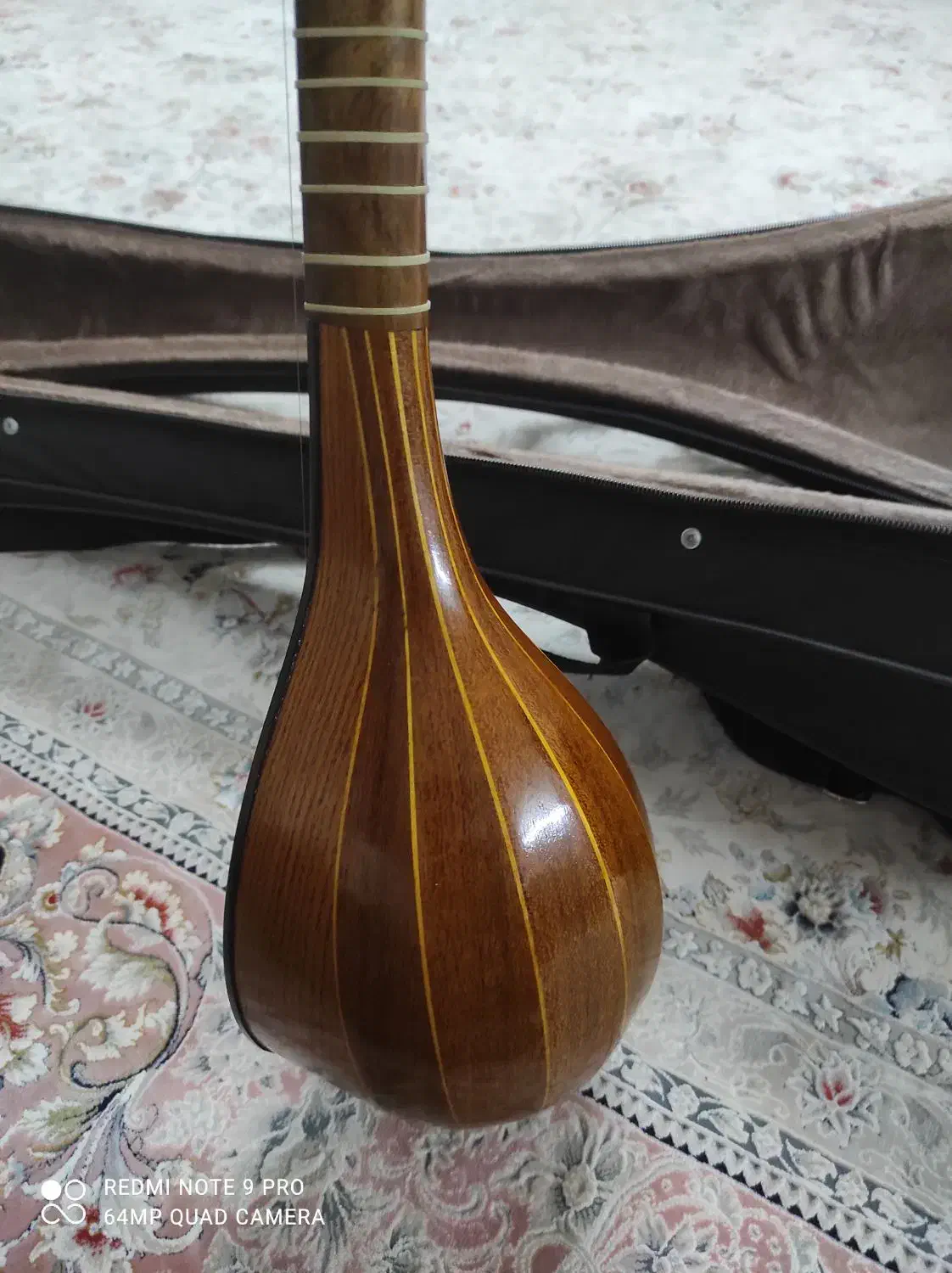 سه تار دیبا به همراه هاردکیس|سازهای سنتی|وحیدیه, |دیوار