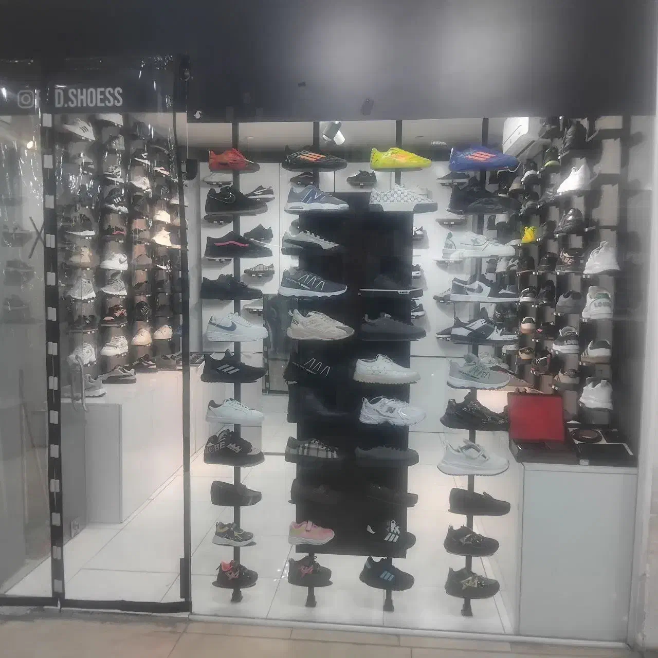 واگزاری مغازه کفش فروشی|اجارهٔ مغازه و غرفه|فولادشهر, B5|دیوار