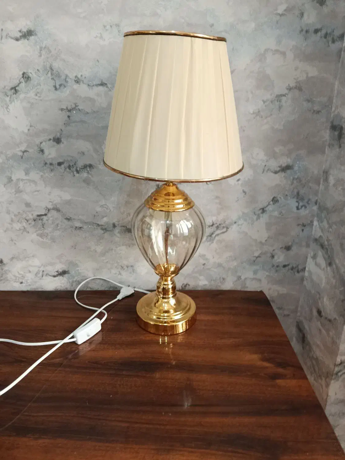 آباژور زیبا|چراغ خواب و آباژور|اندیشه, اندیشه فاز ۱|دیوار