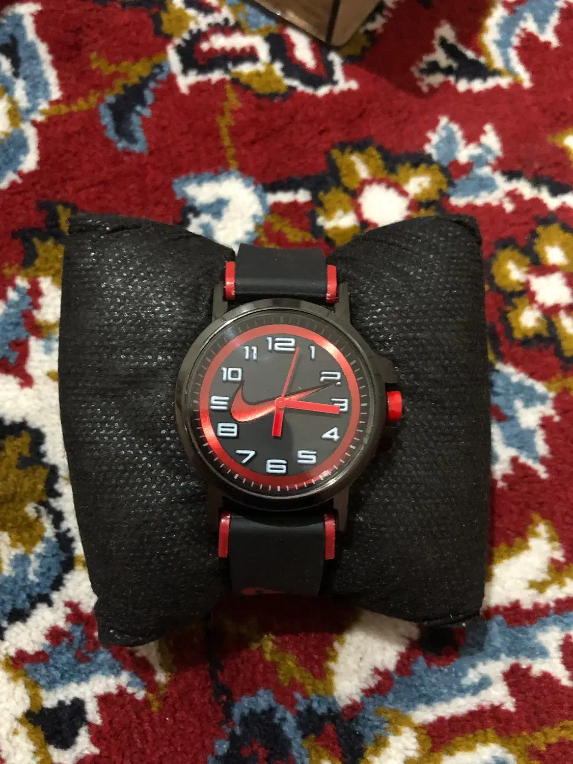 ساعت نایک|ساعت|ری, علایین|دیوار