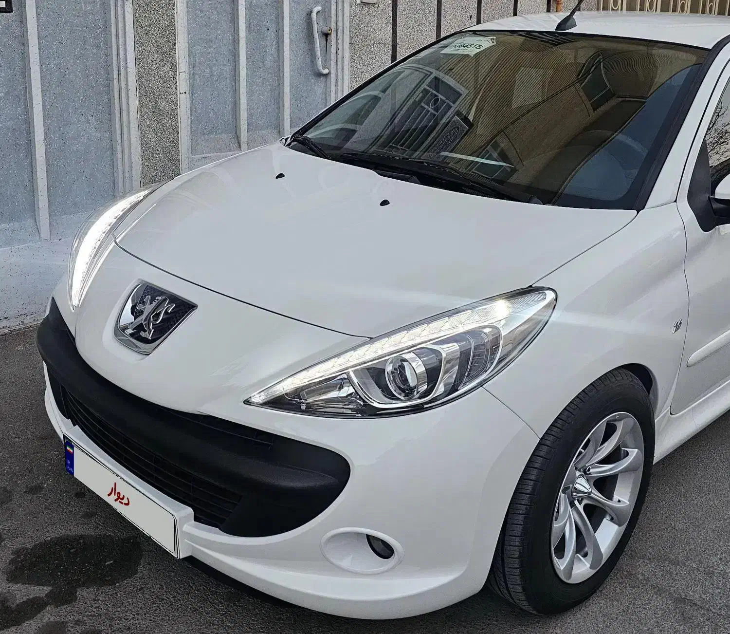 پژو 207 دنده ای سقف فلز مدل 1404|خودرو سواری و وانت|اصفهان, تخت فولاد|دیوار