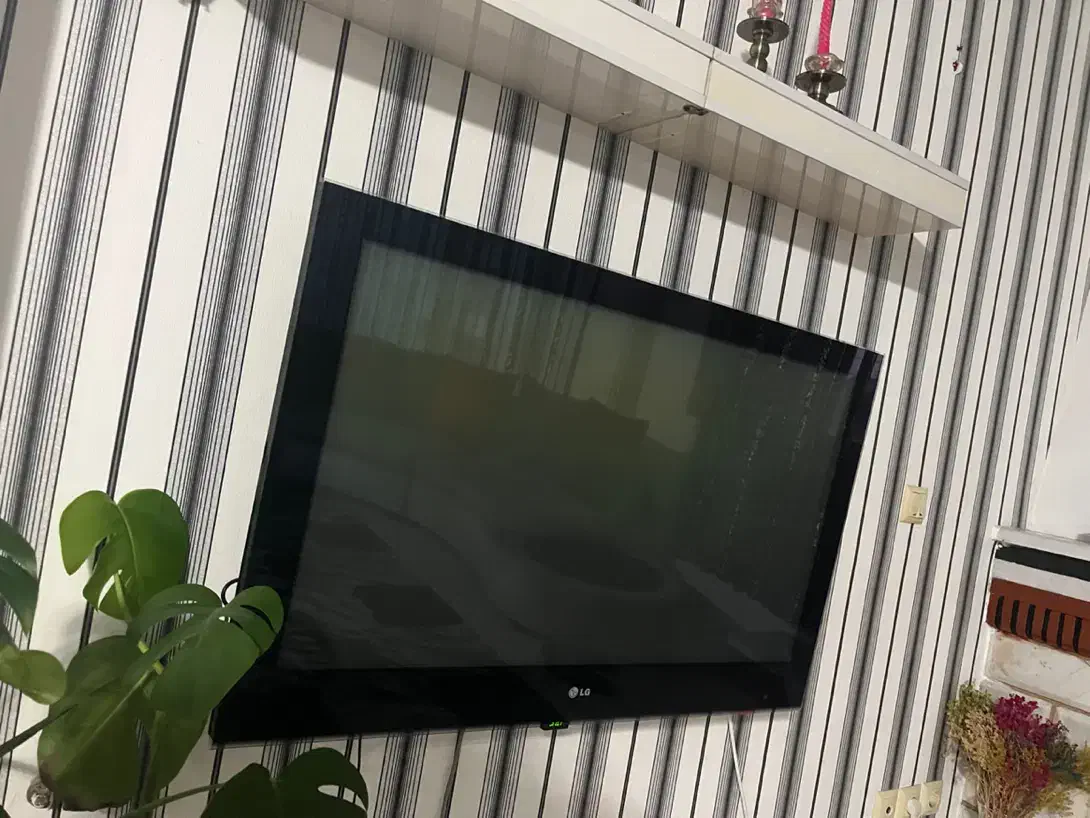 تلویزیون ال جی ۴۲ اینچ|تلویزیون و پروژکتور|بابلسر, |دیوار