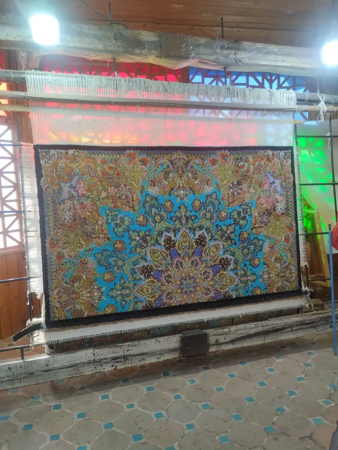 به چندنفرخانم قالیباف درشرکت شیشه سازی مراغه|استخدام هنری و رسانه|مراغه, |دیوار