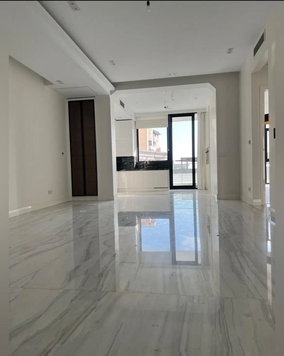 نوساز ۱۸۰ متر  تک واحدی مدرن مینیمال نور مستقیم