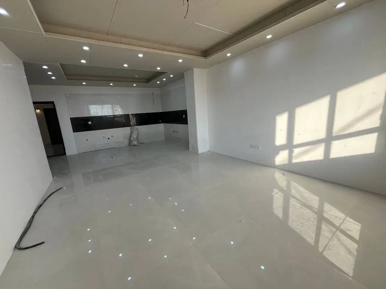 نوساز خاص و شیک جنوبی نورگیر فاز ۲|فروش آپارتمان|هشتگرد, فاز ۱ مهستان|دیوار