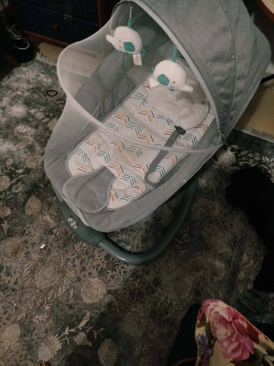 گهواره برقی|تخت و صندلی بچه|مسجد سلیمان, |دیوار