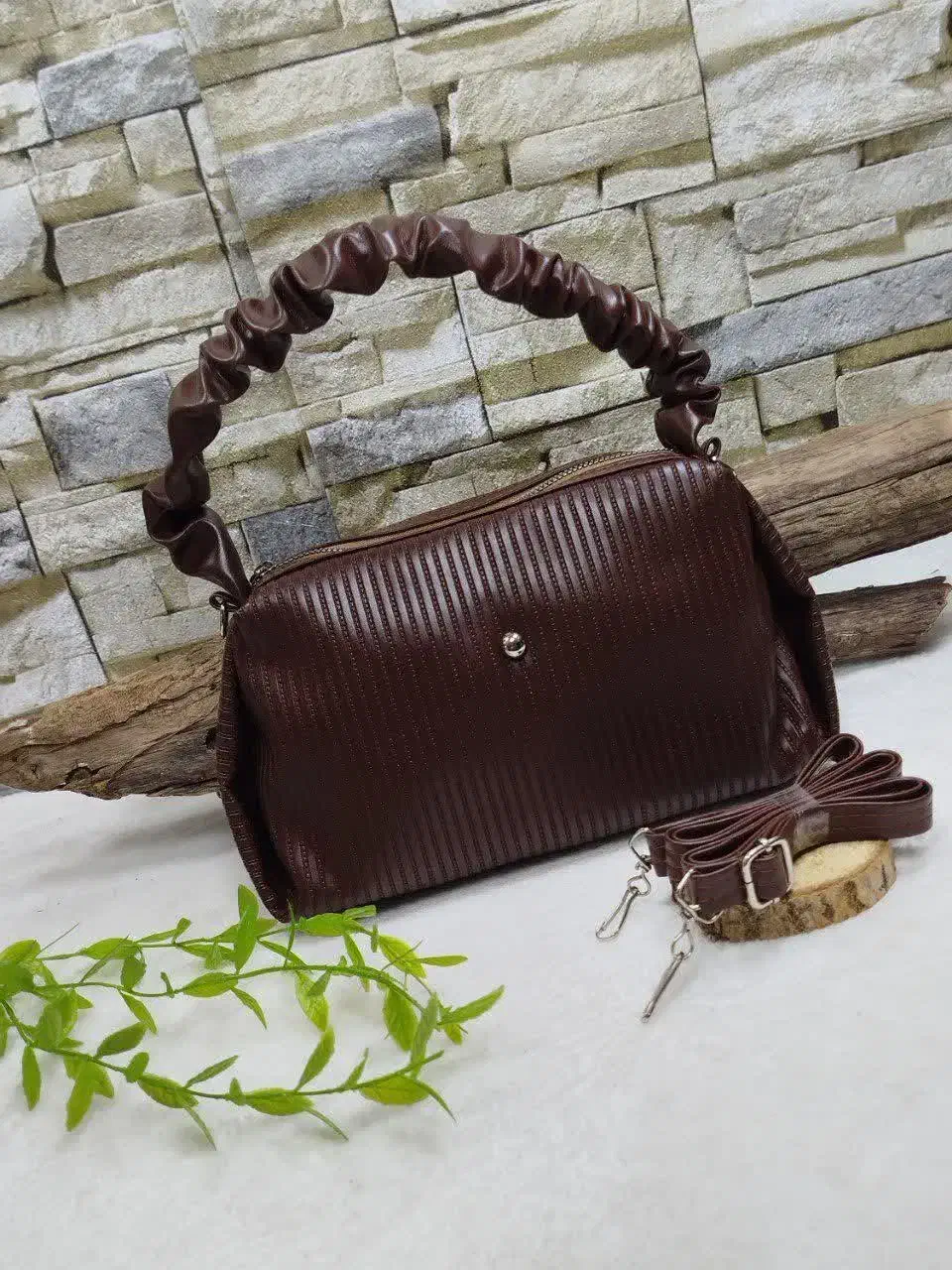 کیف مجلسی|کیف، کفش، کمربند|قم, باغ کرباسی|دیوار