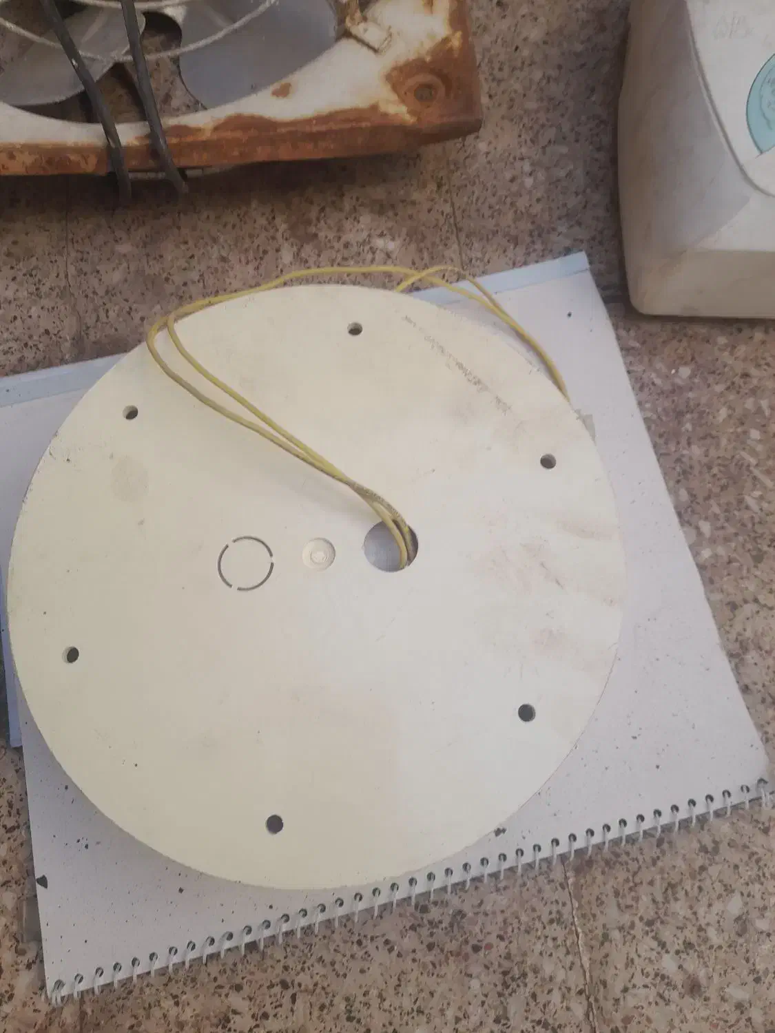 باند تکی|صوتی و تصویری|قم, هفت تیر|دیوار