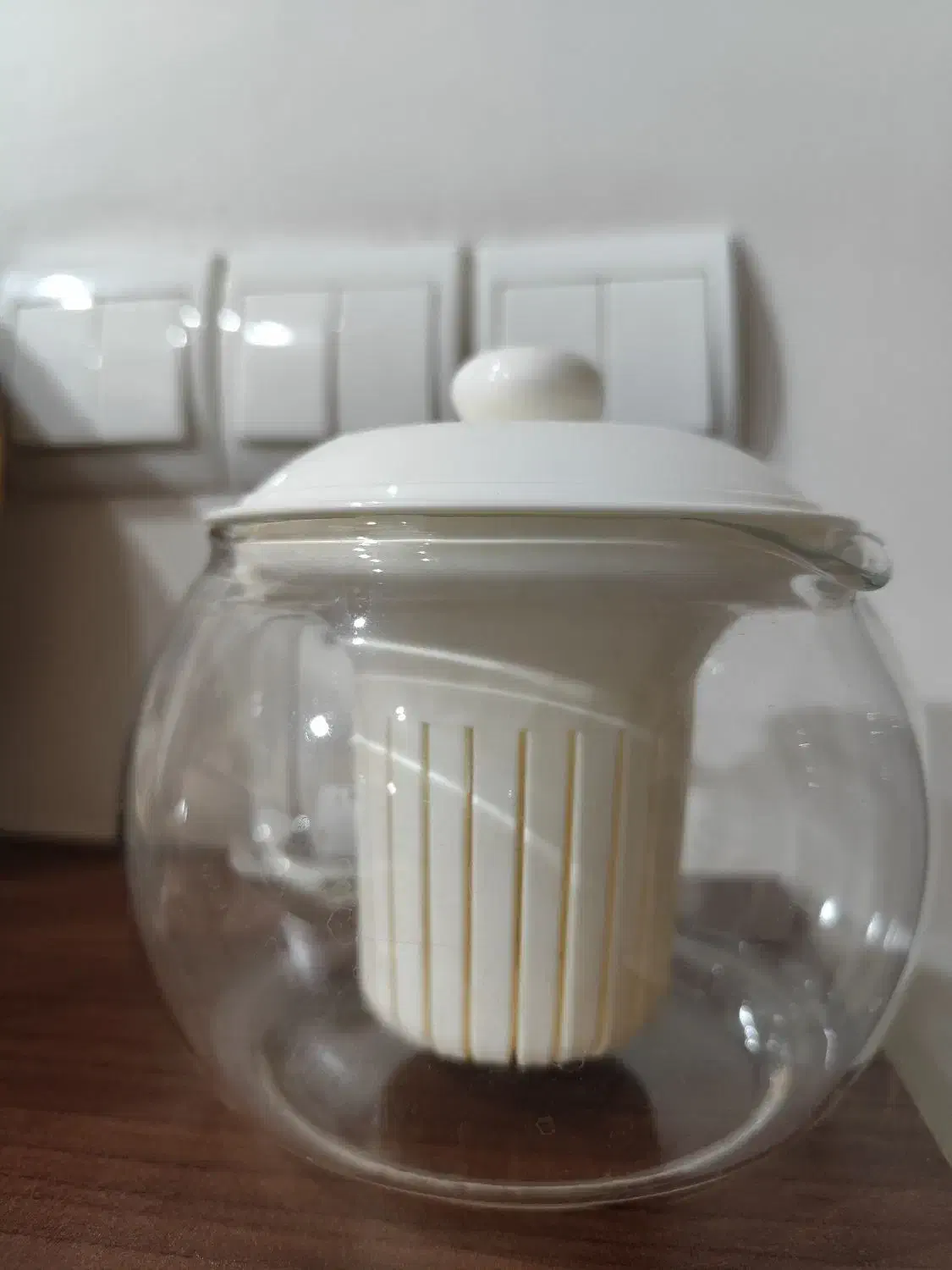 قوری|قوری، کتری، قهوه‌ساز دستی|اندیشه, اندیشه فاز ۱|دیوار