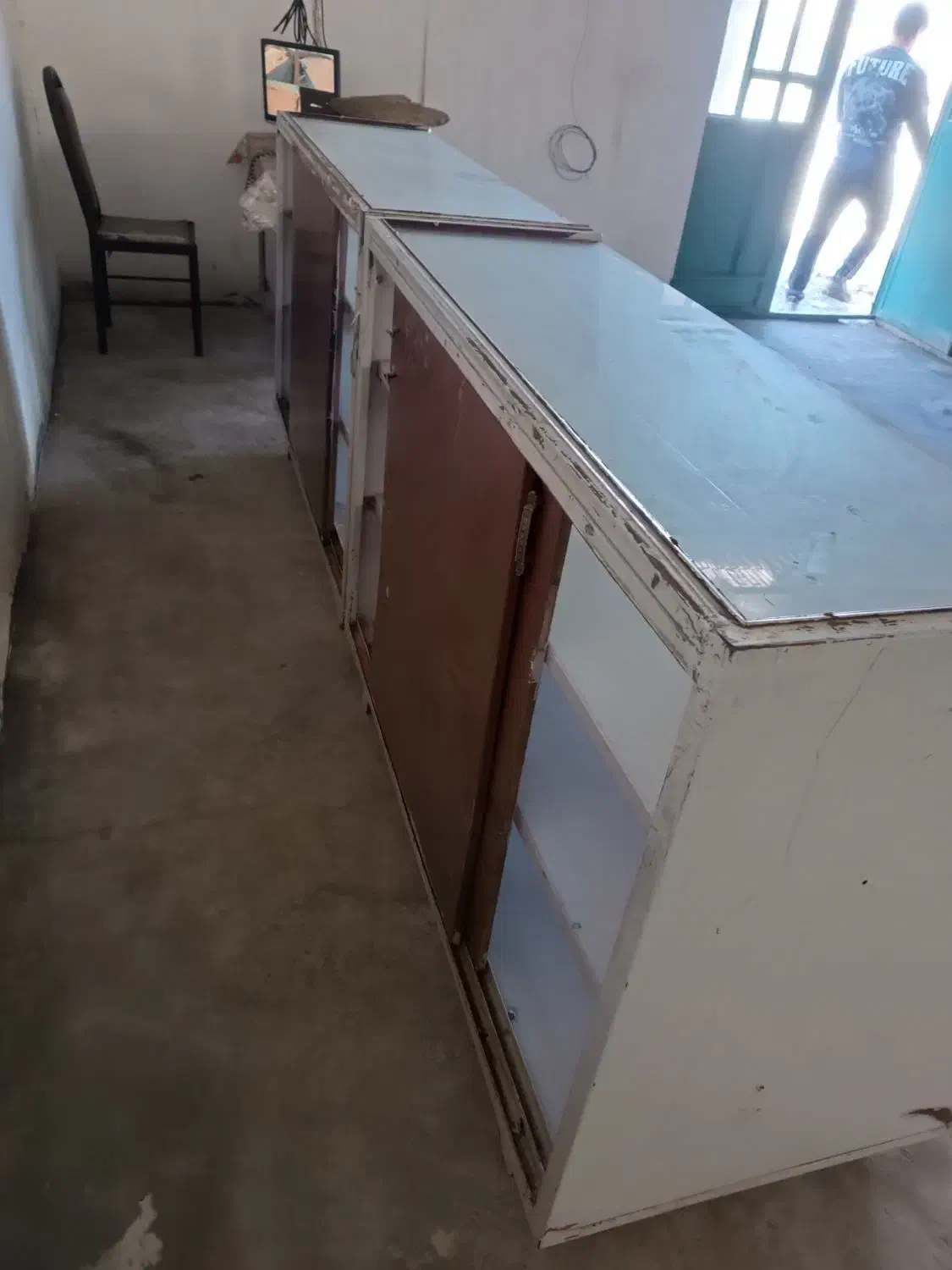 2عدد ویترین شیشه‌ای سالم|بوفه، ویترین، کنسول|یزد, |دیوار