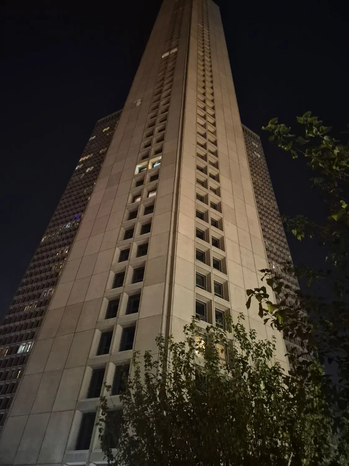 برج تهران رهن و اجاره 180متری دو خواب