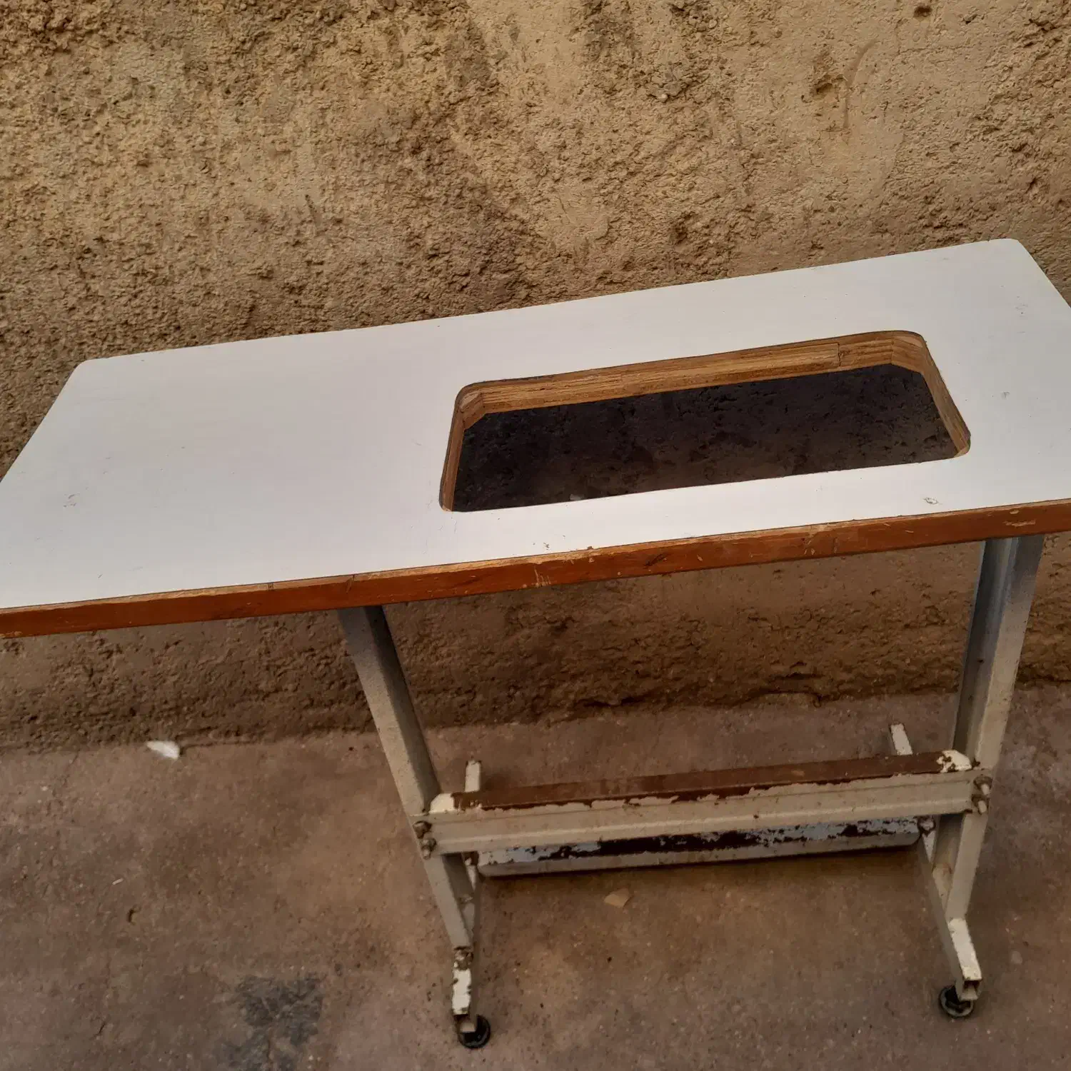 میزبانی چرخ  خیاطی|چرخ خیاطی و ریسندگی|میبد, |دیوار