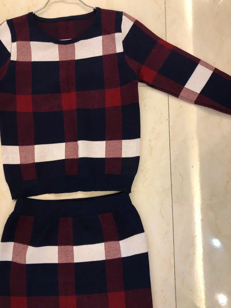 بلوزدامن بافت سایز ۳۶تا۴۰ نوو شیک ودامن پلیسه مخمل|لباس|اصفهان, صدف|دیوار