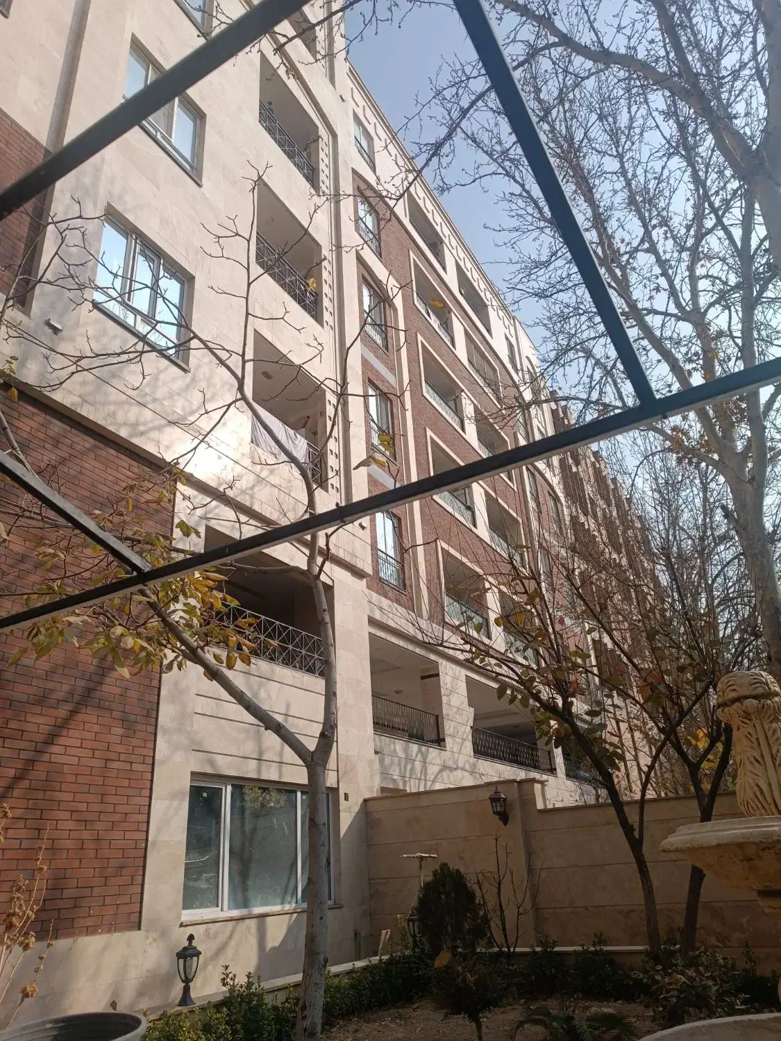 65 متر فول ، یک خوابه ، 6 ساله