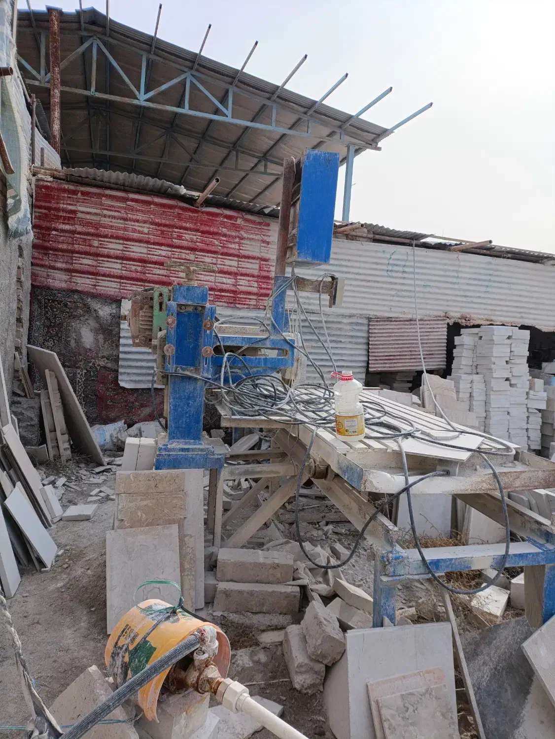 یک دستگاه برش سنگبری فرز آبی|ماشینآلات صنعتی|قلعه نو, |دیوار