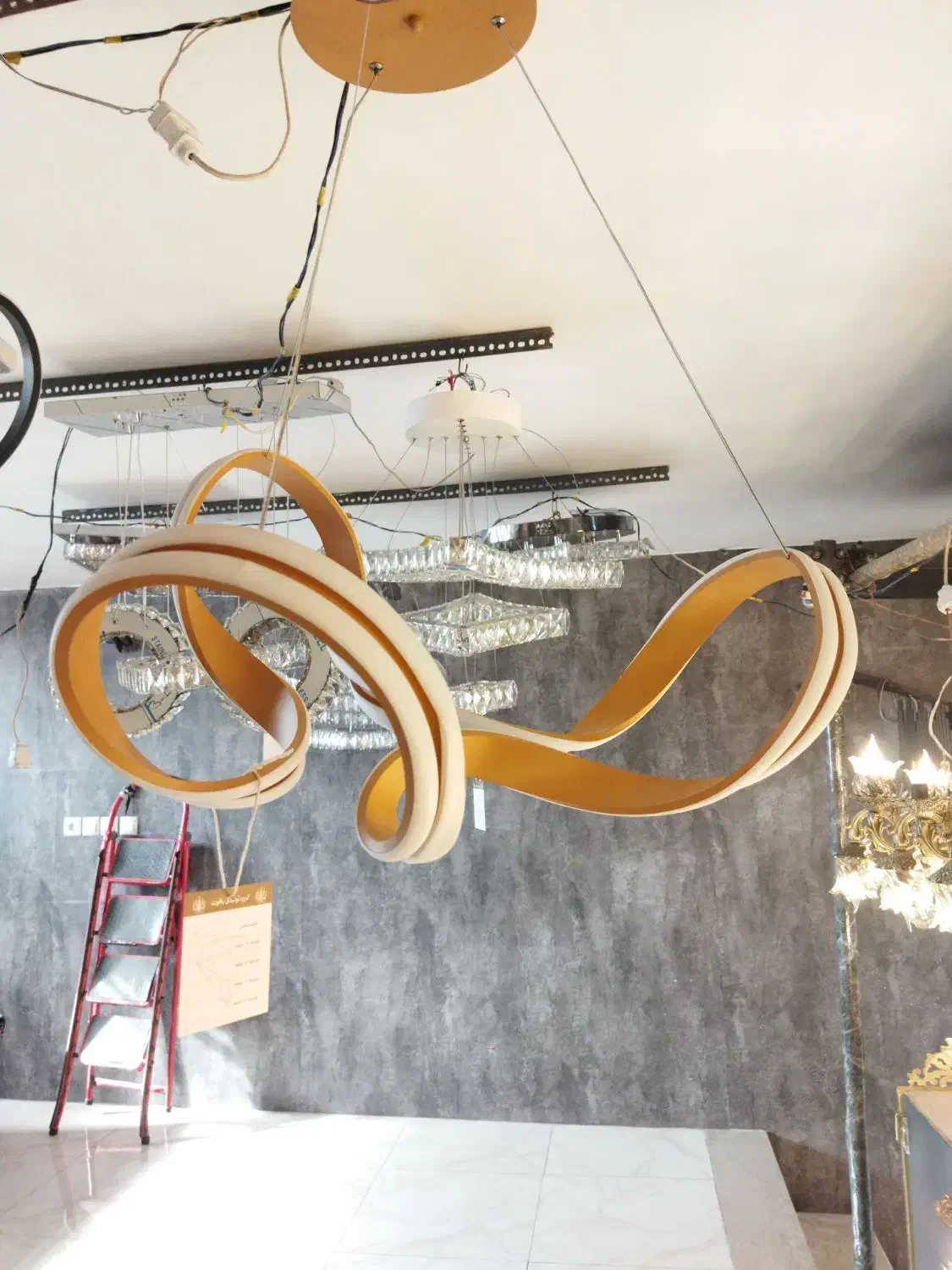 لوستر دکوری تزئینی|لوستر و چراغ آویز|اصفهان, بوستان ناژوان|دیوار