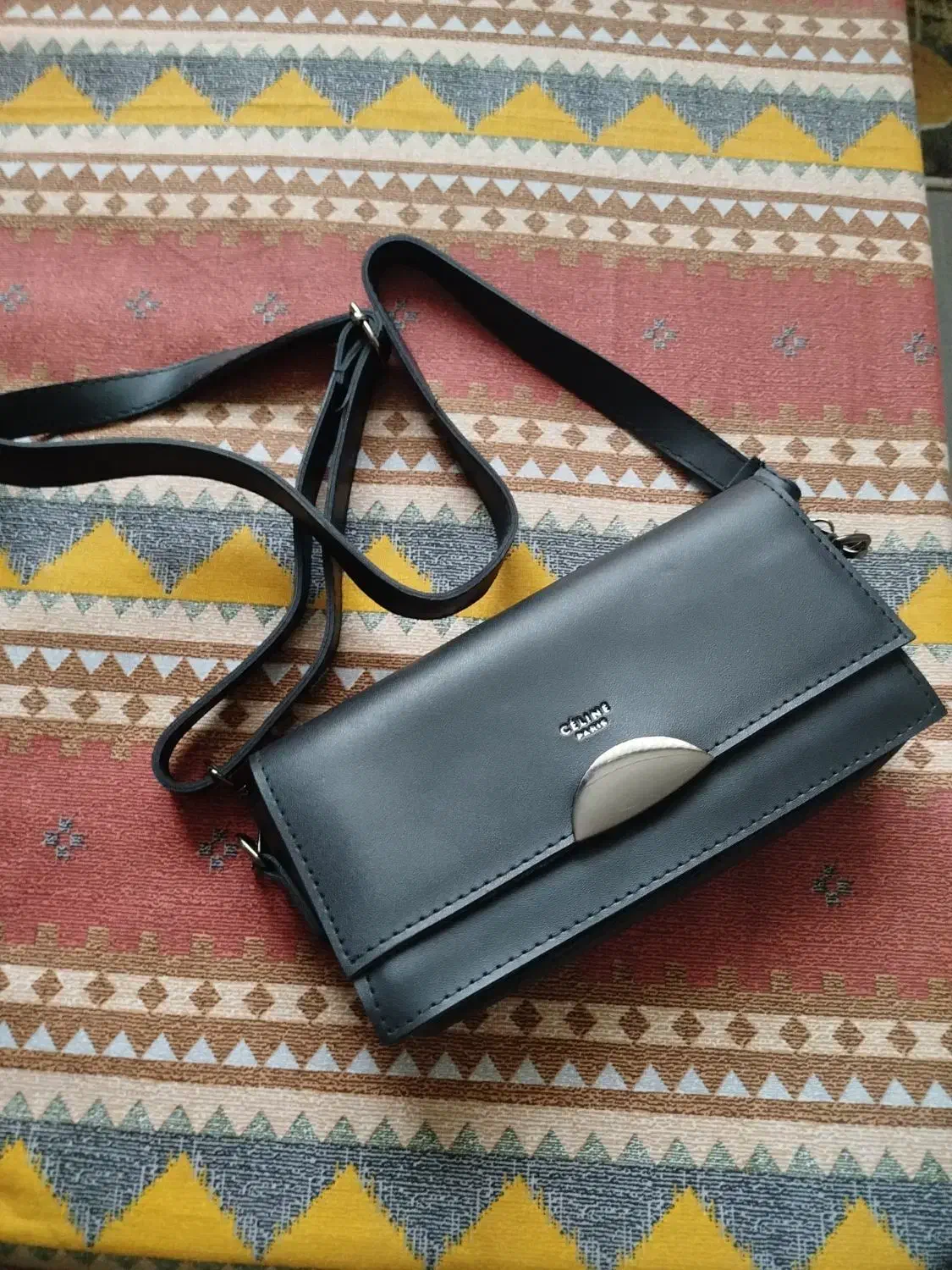 کیف|کیف، کفش، کمربند|ری, دولت‌آباد|دیوار