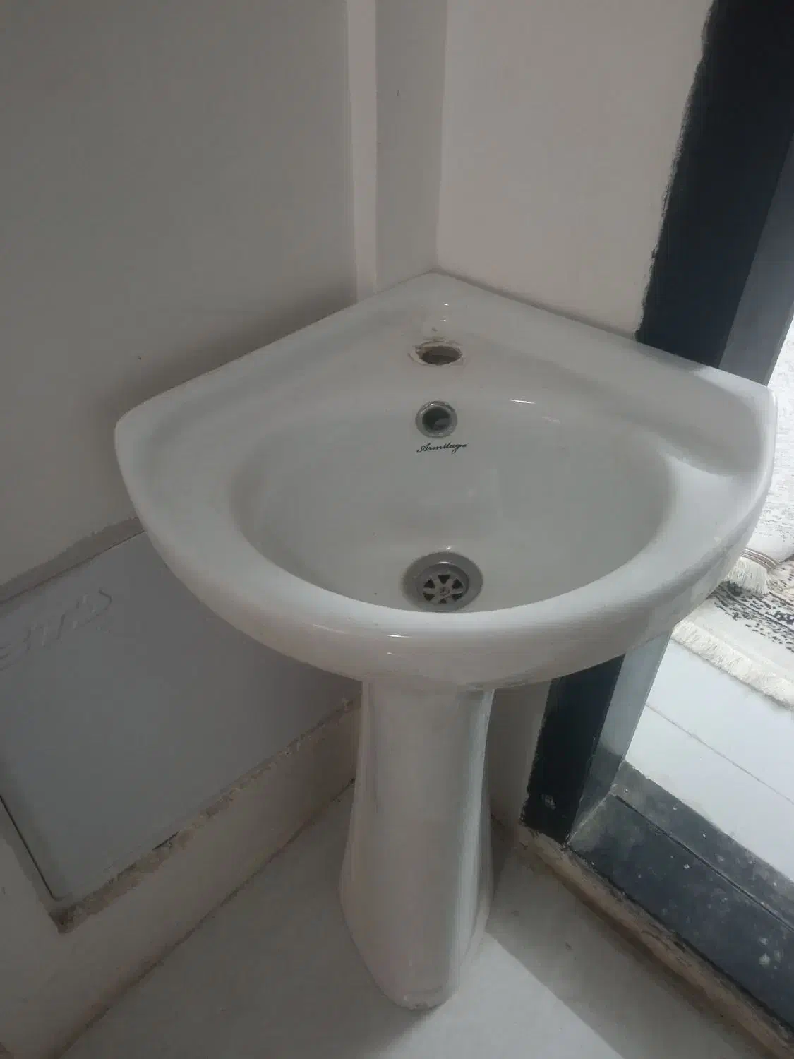 روشویی و در کرکره ای|لوازم سرویس بهداشتی|مشهد, نوغان|دیوار