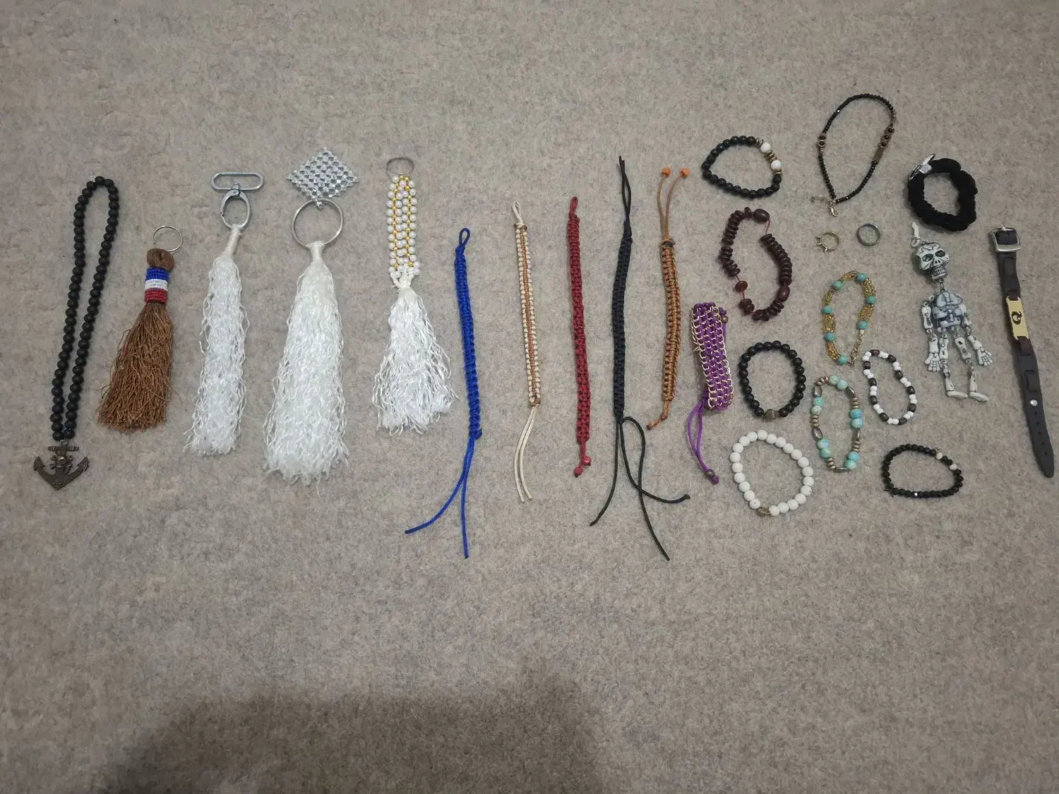 انواع سرکلید و دستبند و انگشتر و گردنبند و کش مو|بدلیجات|ابریشم, |دیوار