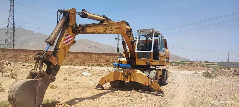 بیل مکانیکی لاستیکی 912 هپکو مدل 70|خودرو سنگین|شیراز, هفت تنان|دیوار