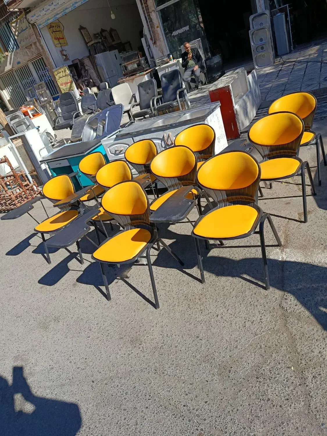 صندلی دانش آموزشی در حد|صندلی و نیمکت|سبزوار, طبرسی (جعفرآباد)|دیوار