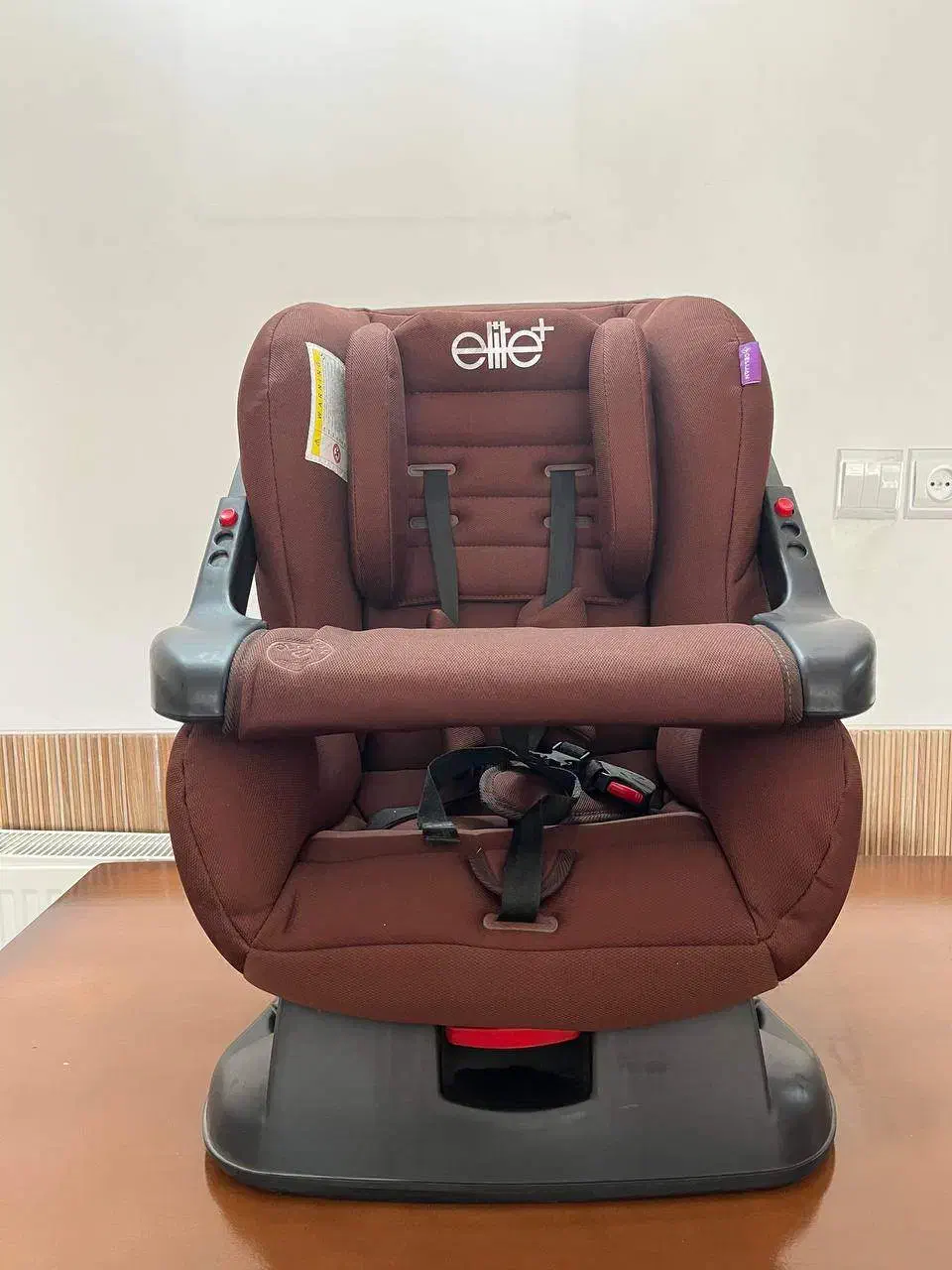 فروش لوازم|تخت و صندلی بچه|لنجان, |دیوار