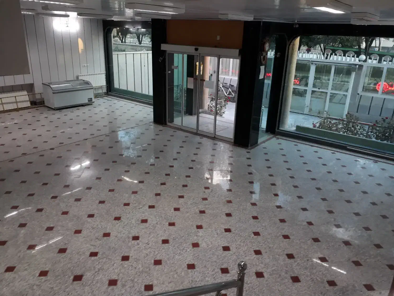 رهن و اجاره 150 متر تجاری واقع در خیابان رجایی|اجارهٔ مغازه و غرفه|لنجان, |دیوار