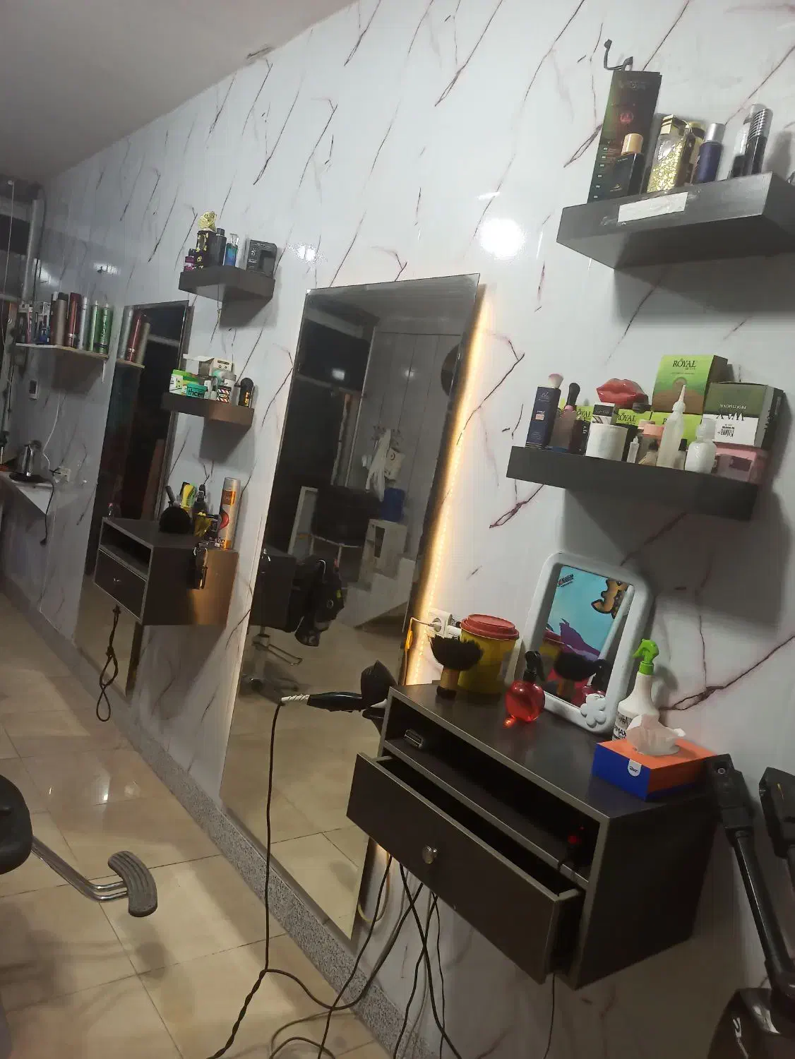 دکور کامل و تجهیزارت ارایشگاه|آرایشگاه و سالن‌های زیبایی|نجف‌آباد, امام خمینی|دیوار