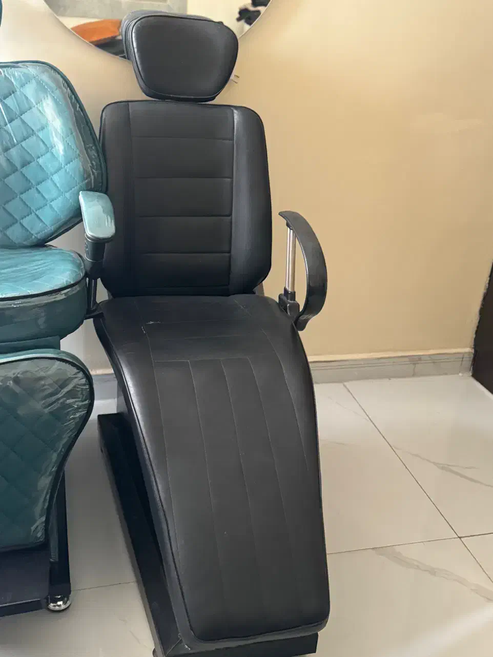 صندلی اصلاح تاشو  و دستگاه بخور گرم و سرد|آرایشگاه و سالن‌های زیبایی|رشت, معلم|دیوار