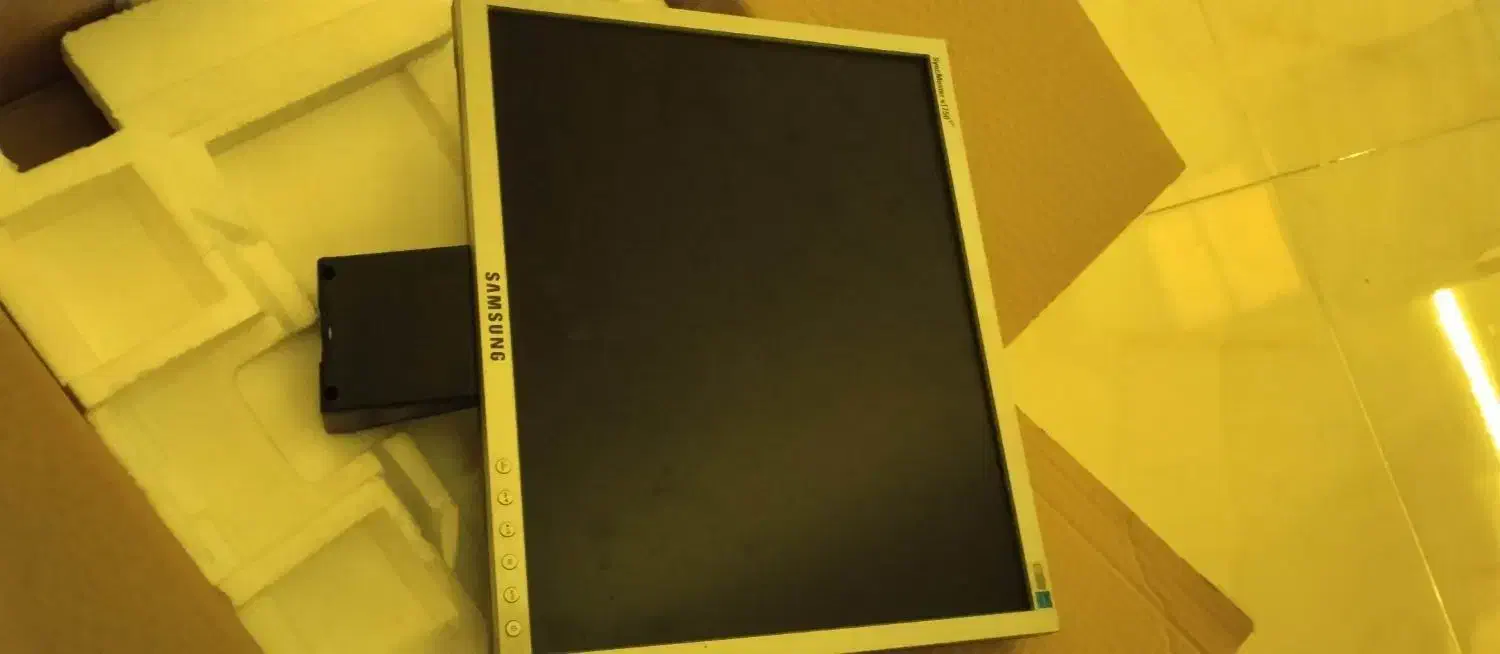 مانیتور ۱۷اینچ سامسونگ LCD|قطعات و لوازم جانبی رایانه|رشت, فلسطین|دیوار