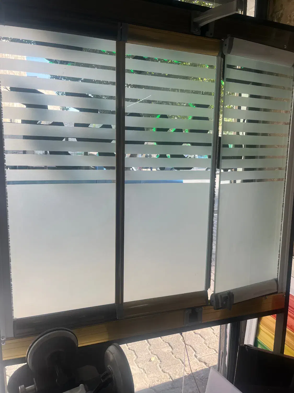 شیشه سکوریت کرکره برقی با نیم قرن سابقه|خدمات پیشه و مهارت|مرند, |دیوار