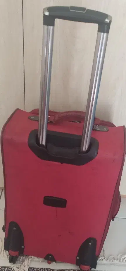 چمدان مسافرتی|کیف، کفش، کمربند|پرند, فاز ۵|دیوار