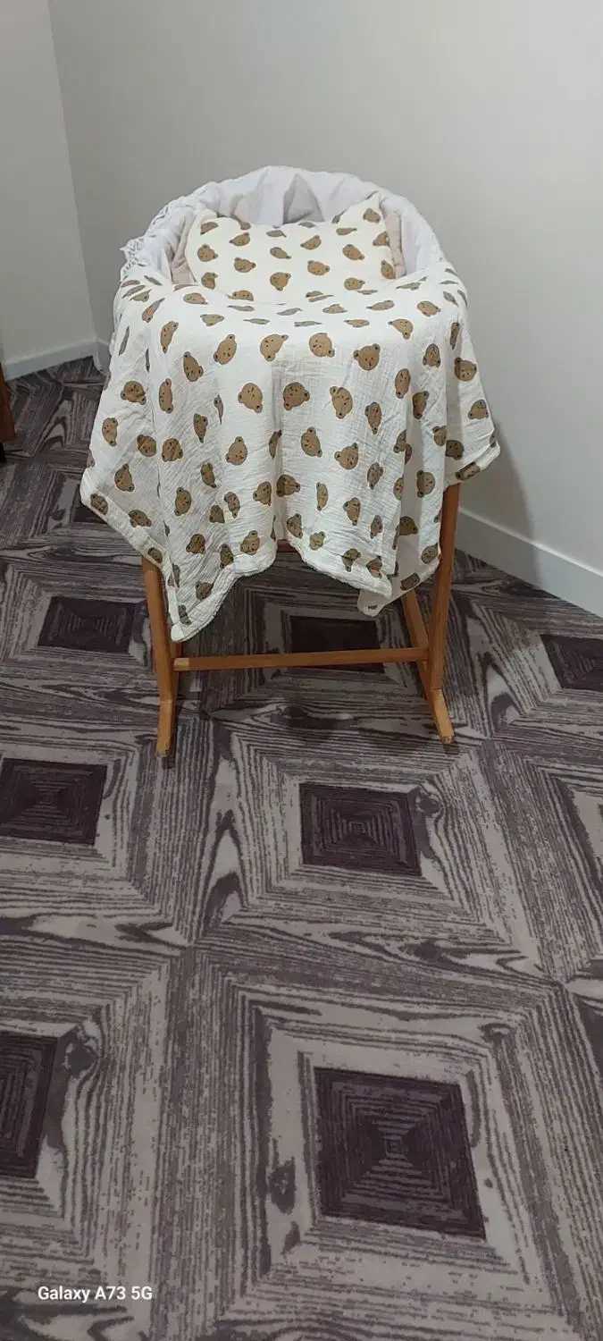 گهواره حصیری|تخت و صندلی بچه|تهران, امام زاده عبدالله|دیوار