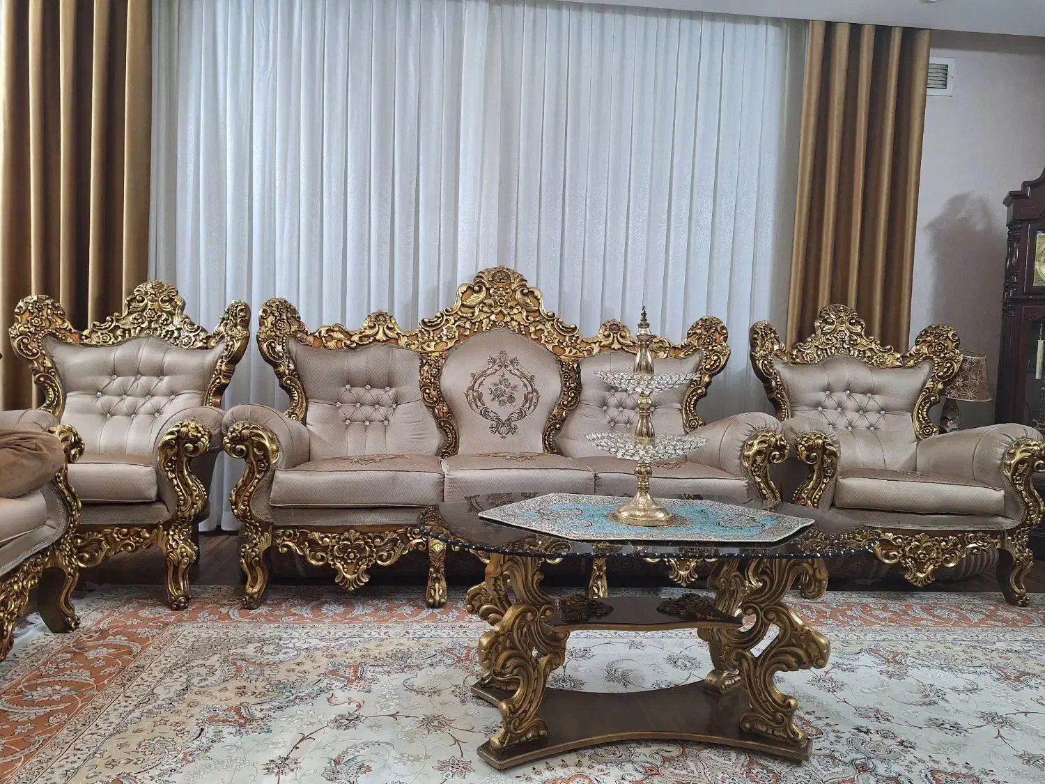 فروش مبلمان بسیارخوبی وتمیز|مبلمان خانگی و میز عسلی|شاهینشهر, دانشگاه آزاد شاهین شهر|دیوار