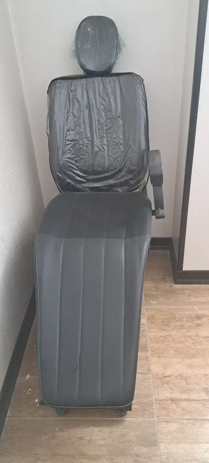 صندلی آرایشگاهی|آرایشگاه و سالن‌های زیبایی|شاهین‌شهر, عطار|دیوار