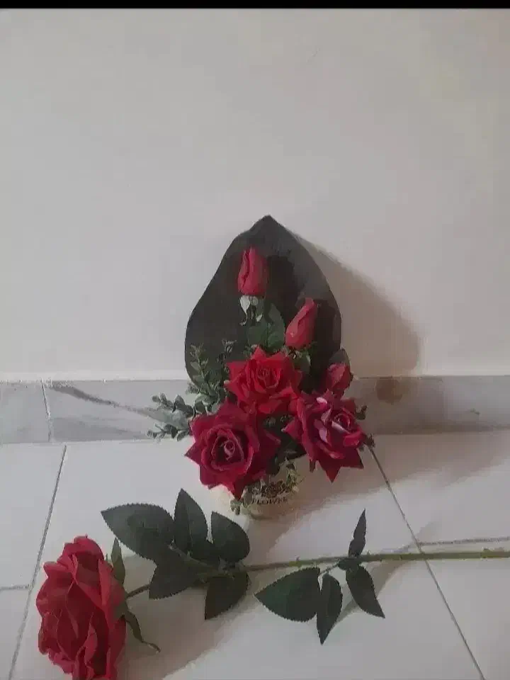 گل ها کاملا سالم|گل مصنوعی|محمدشهر, زیبادشت|دیوار