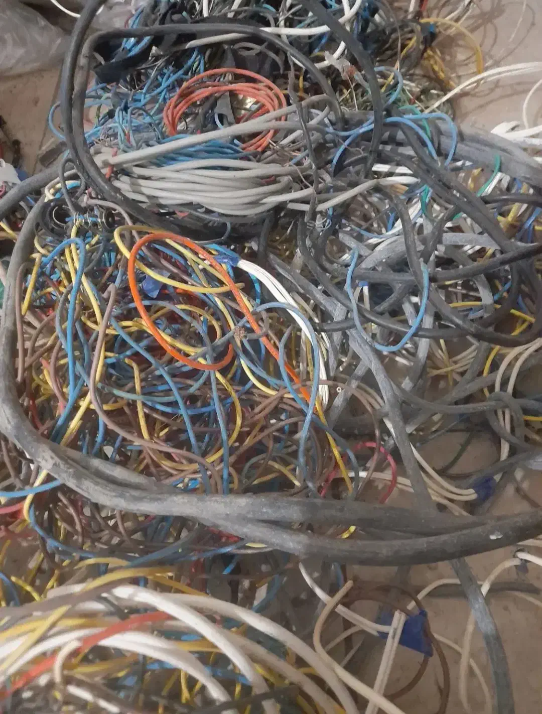 خرید فروش هرنوع ضایعات سیم.مس شرکتی و کارخانه ای|عمدهفروشی|مشهد, شهرک امام هادی (شهرک غرب)|دیوار