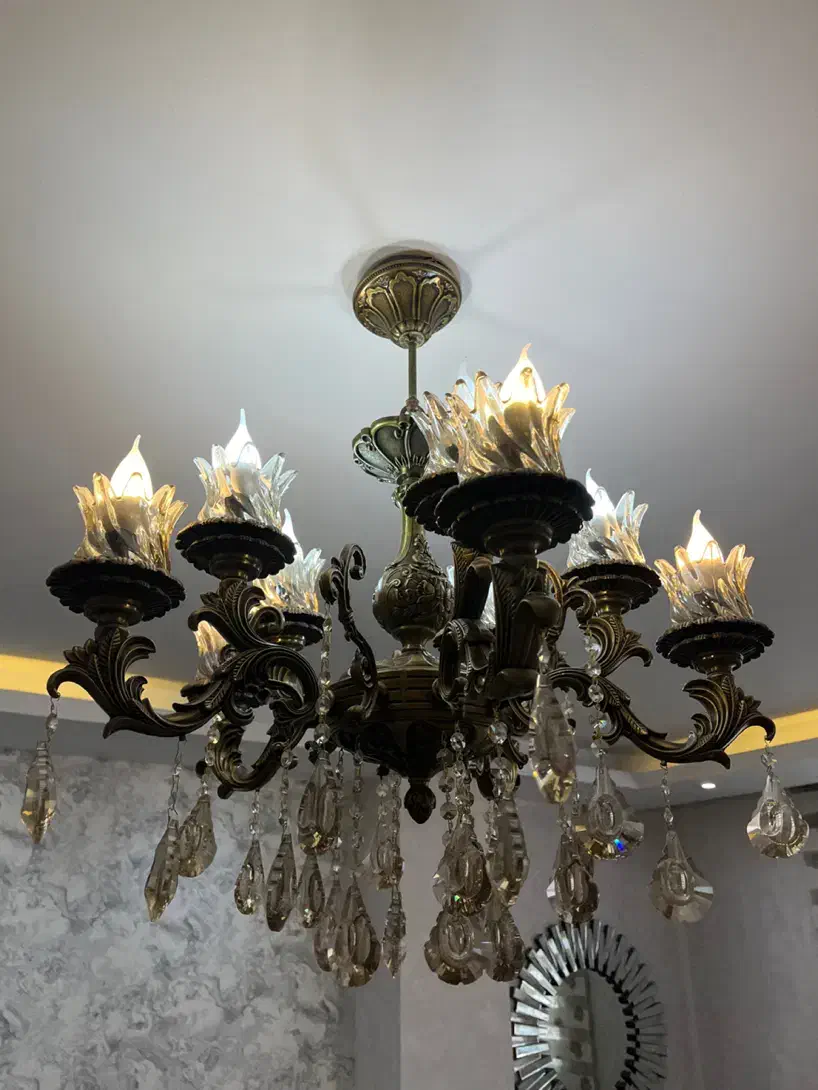 لوستر بسیار شیک در حد نو با جنس بدنه عالی|لوستر و چراغ آویز|اصفهان, بهارستان|دیوار