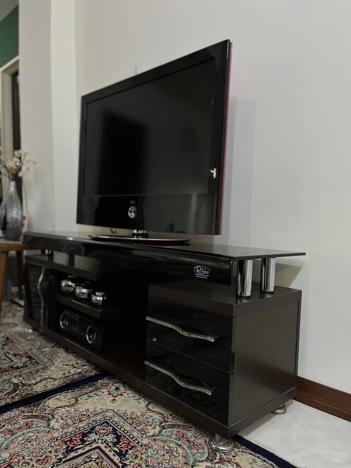 میز و تلوزیون LG اصل|تلویزیون و پروژکتور|مشکین‌دشت, |دیوار
